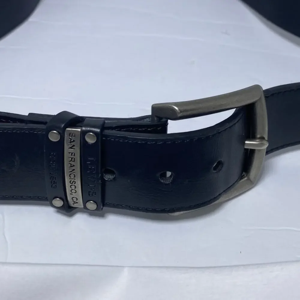 Levi’s black belt size 42 NWT